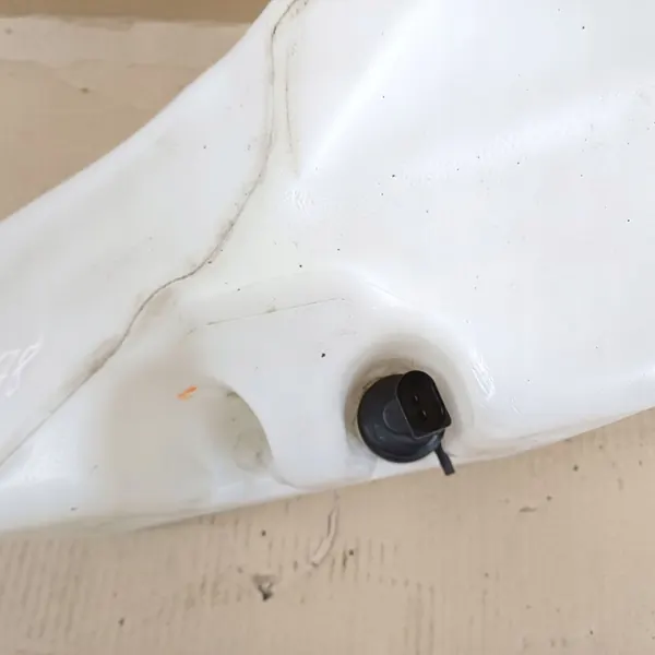 Iveco OE 5801566048 pesuneste säiliö image 4