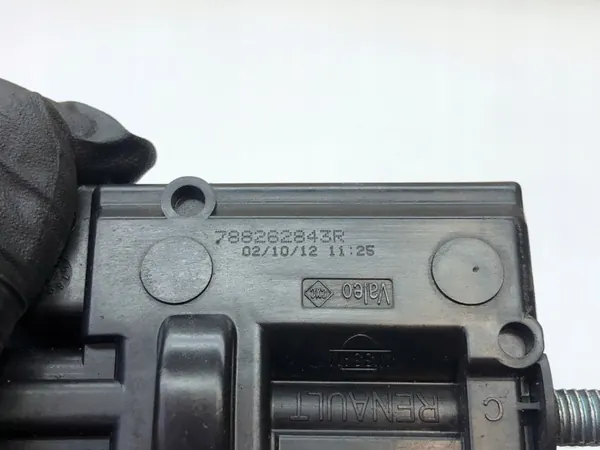 Renault Clio IV brandstofklep slotactuator OEM 788262843R image 4