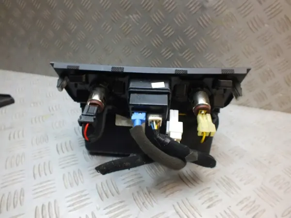 Kit USB 3 ports & allume-cigare OEM HYUNDAI TUCSON III image 3