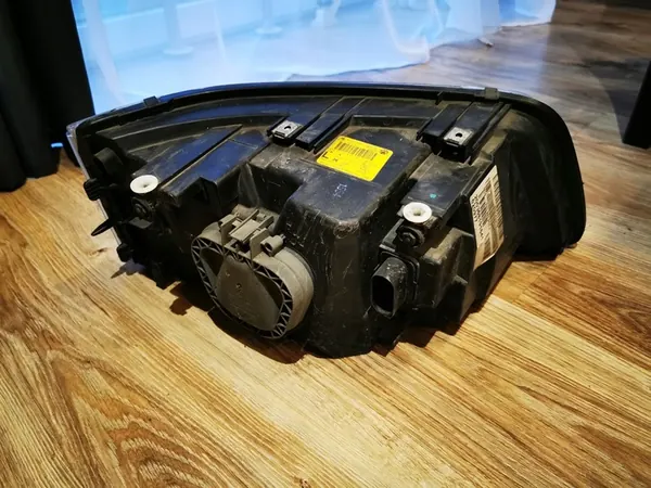 Farol dianteiro esquerdo VW T5 image 2