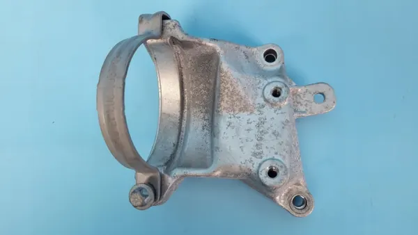 Mercedes W206 C200 Kiinnitystuki OEM A6542031601 image 2
