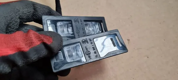 Q3 83A Luz de Placa LED 2 Peças 8W6943021A image 2