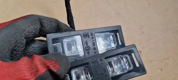 Q3 83A Luz de Placa LED 2 Peças 8W6943021A image 4