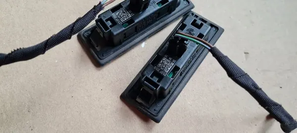 Q3 83A Luz de Placa LED 2 Peças 8W6943021A image 8