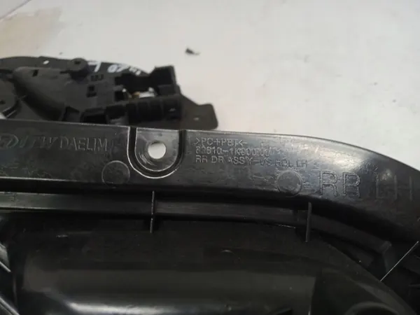 OEM HYUNDAI IX20 Etu oikea ovenkahva Kromi 2010- image 9