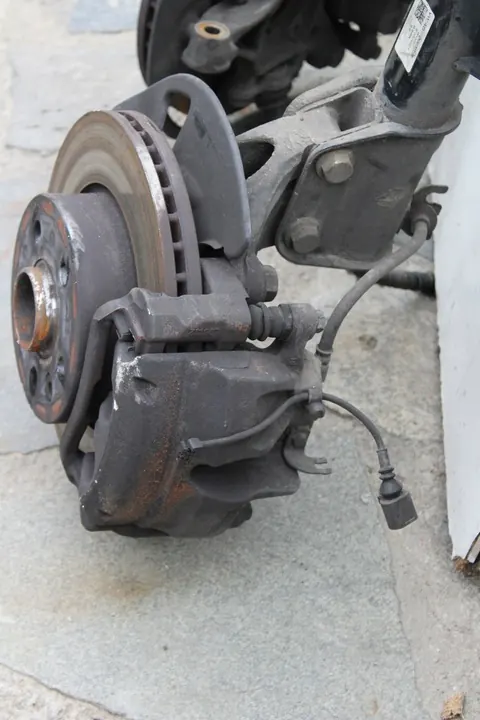 Snodo Ammortizzatore Destro MAN TGE 19R Auto OEM image 3