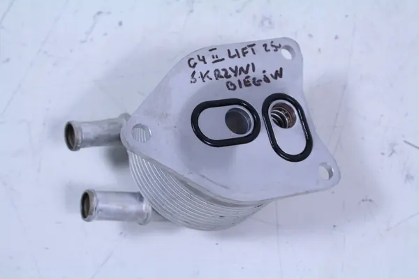 Gebruikte oliekoeler OEM CHŁODNICZKA OLEJU CITROEN C4 III LIFT 25r. 1.2THP image 2