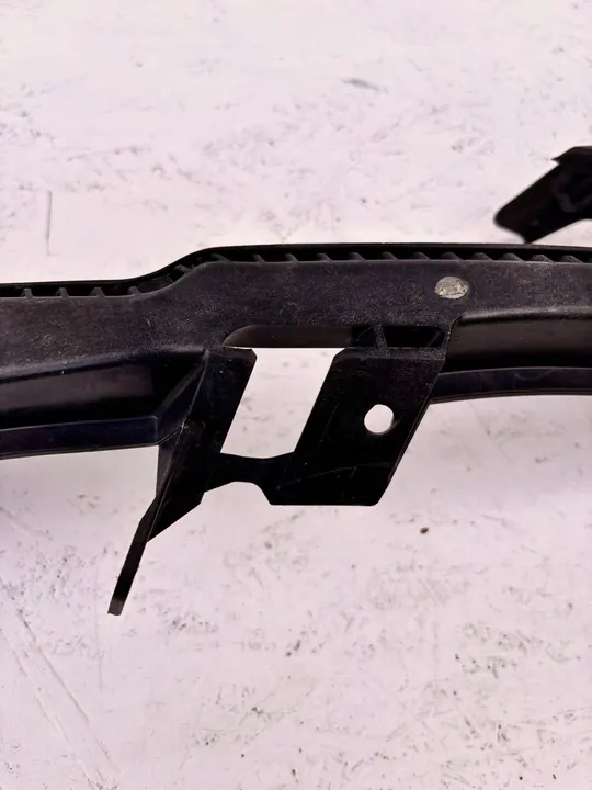 Deslizamento de montagem de para-choque Subaru OE 57707AJ220 image 3