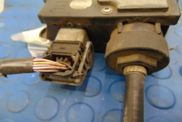 Frein à main électrique Renault OEM 8200281899 - Occasion image 3