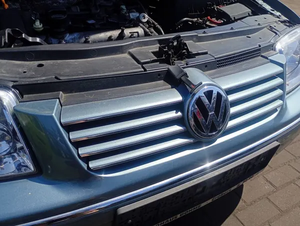 Kühlergrill VW Bora 98-05 Lackcode LB5X image 4