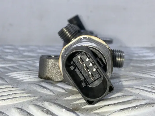 Bränsletrycksregulator OEM 04L089D för Audi A3 S3 image 6