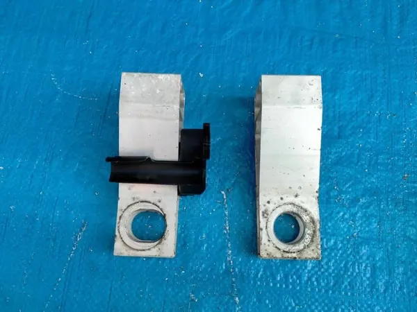 Support Radiateur Mercedes OEM A2226261431 A2226261331 image 2