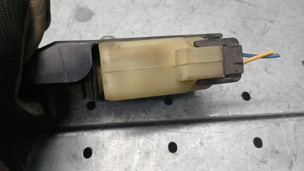 Actionneur de trappe à carburant Volvo S60 I 2.4D5 9483311 image 4