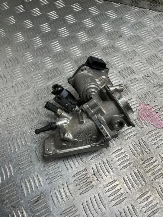 Audi insugsgrenrör OEM 04L128637E - Begagnad image 2