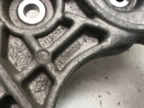 Ilmastointikompressorin kiinnike OEM 119105MZ0A Renault image 6
