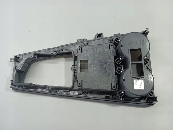 Moldura do túnel central Audi A4 B9 8W1864261E image 4