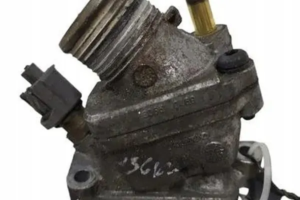 Carcasa de termostato VOLVO V70 II 2.4L diésel 2006 image 2