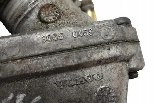 Carcasa de termostato VOLVO V70 II 2.4L diésel 2006 image 3