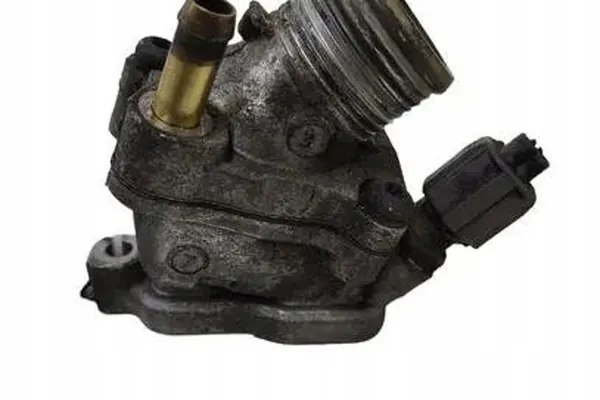 Carcasa de termostato VOLVO V70 II 2.4L diésel 2006 image 4