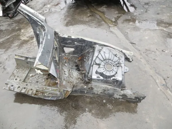 Mercedes W205 vasen etupaneeli OEM c/1096 image 3