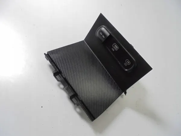 Prise USB Kia OEM LX6T-14F662-ZBA 12V image 2