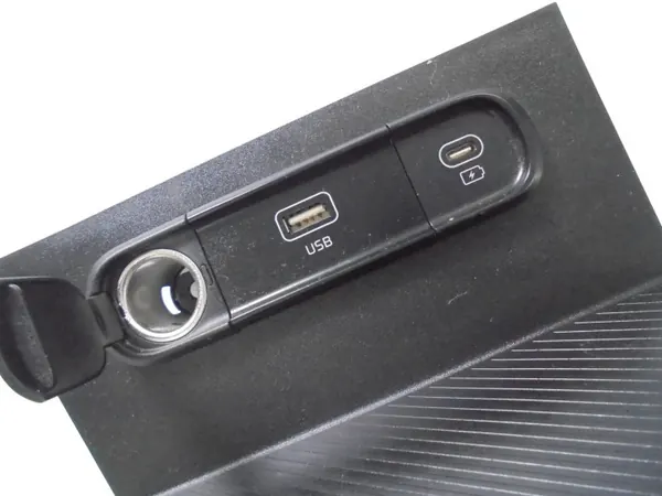 Prise USB Kia OEM LX6T-14F662-ZBA 12V image 3
