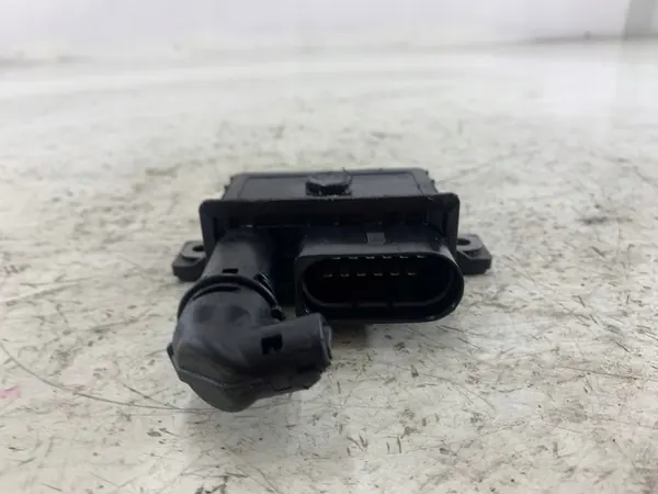 BMW E90 E60 E83 E87 Sytytystulppakontrolleri OEM 8591723 image 4