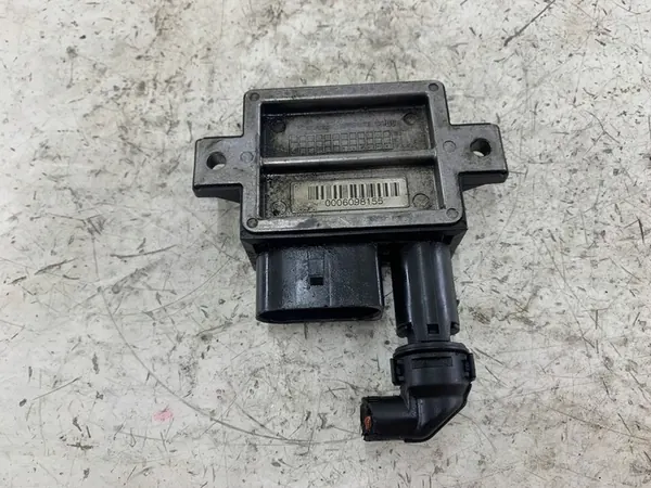 BMW E90 E60 E83 E87 Sytytystulppakontrolleri OEM 8591723 image 5