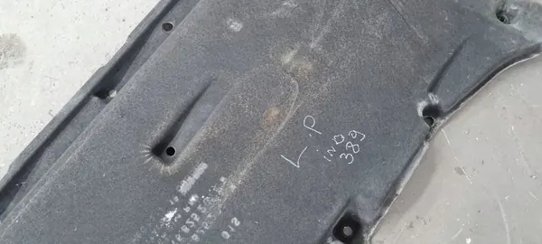 AUDI A5 8W UNDERBODYSKYDD VÄNSTER 8W6825207D image 4