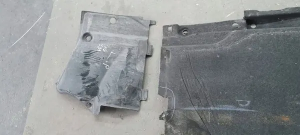 AUDI A5 8W UNDERBODYSKYDD VÄNSTER 8W6825207D image 6