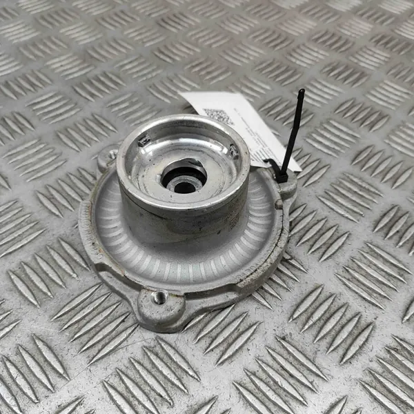 OEM 32240660 Etu oikea jousituskiinnike Volvo XC90:lle image 3