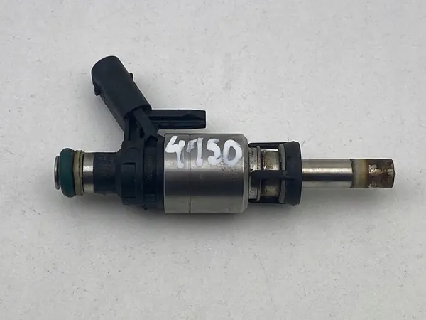 Iniettore AUDI Q2 06L906A02 image 2