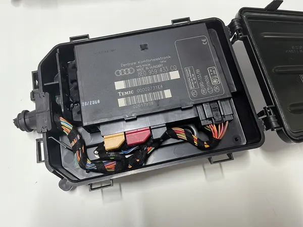 Módulo de conforto Audi A4 B6/B7 1.9 TDI OEM 8E0959433CQ image 1