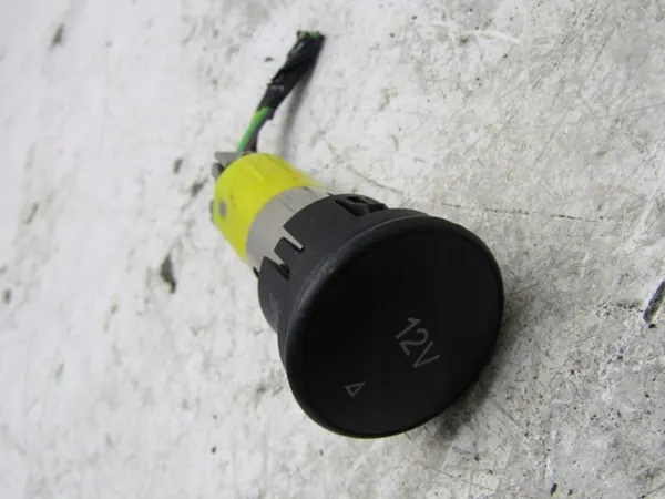 Tomada 12V OEM 1111 para Ford Fiesta MK8 HB image 2