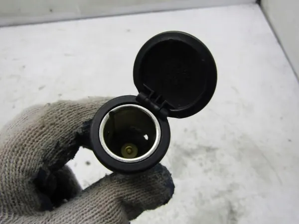 Tomada 12V OEM 1111 para Ford Fiesta MK8 HB image 3