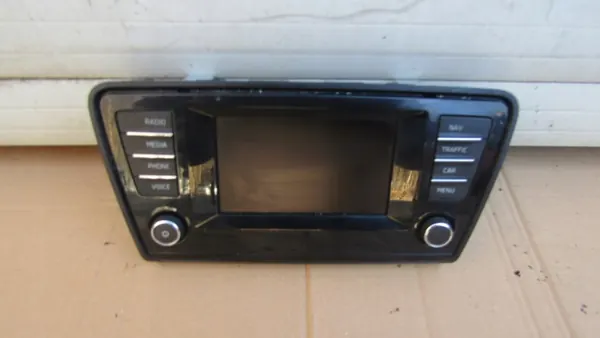 SKODA OCTAVIA III Radio Navigation OEM Gebraucht image 2