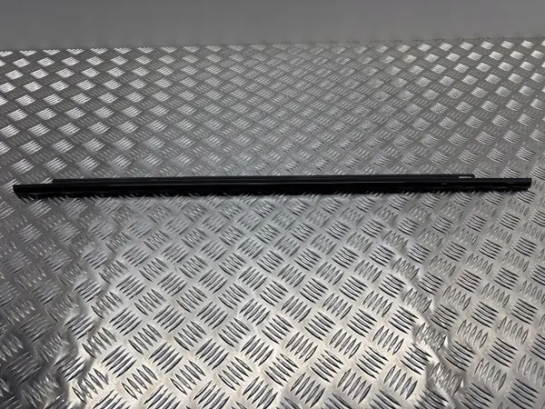 Jointure de vitre arrière BMW OEM 7415689 - État utilisé image 2