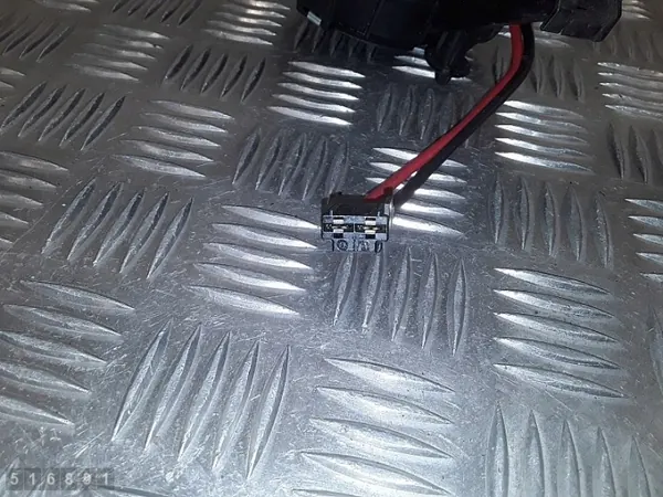 Ventilador motor calefactor Audi OEM x6813005 - Usado image 4