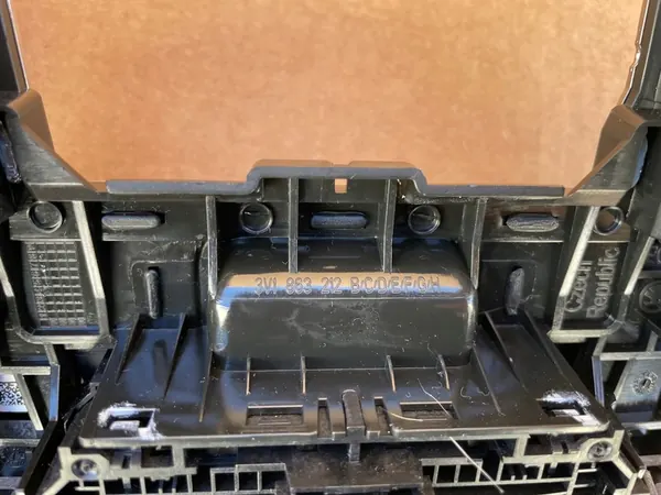 Estrutura de túnel Skoda Superb III OEM 3V1863212 image 7