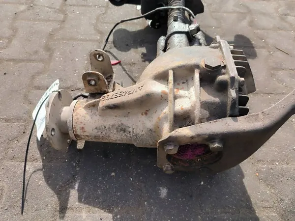 Mitsubishi Pajero 2008 Etudifferentiaalin kiinnike OEM H3917 image 5