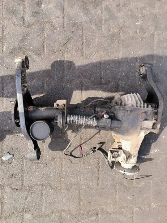 Mitsubishi Pajero 2008 Etudifferentiaalin kiinnike OEM H3917 image 7