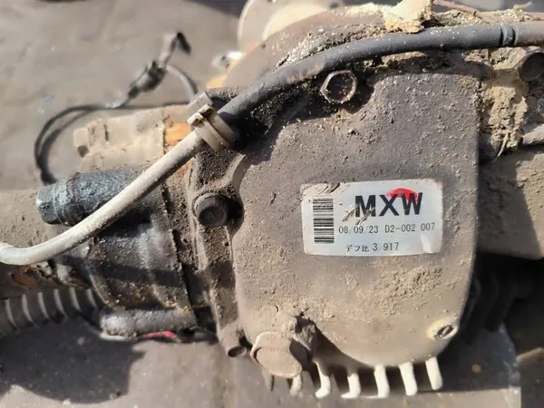 Mitsubishi Pajero 2008 Etudifferentiaalin kiinnike OEM H3917 image 8