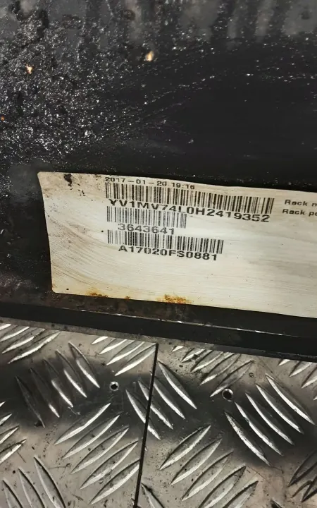 Volvo V40 Cross Country etusukset OEM 3643641 image 4