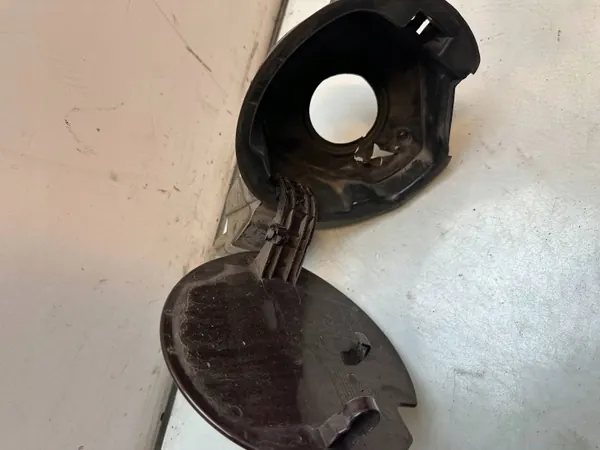 Fiat Doblo II Bränslelucka OEM 519211540 - Begagnad image 3