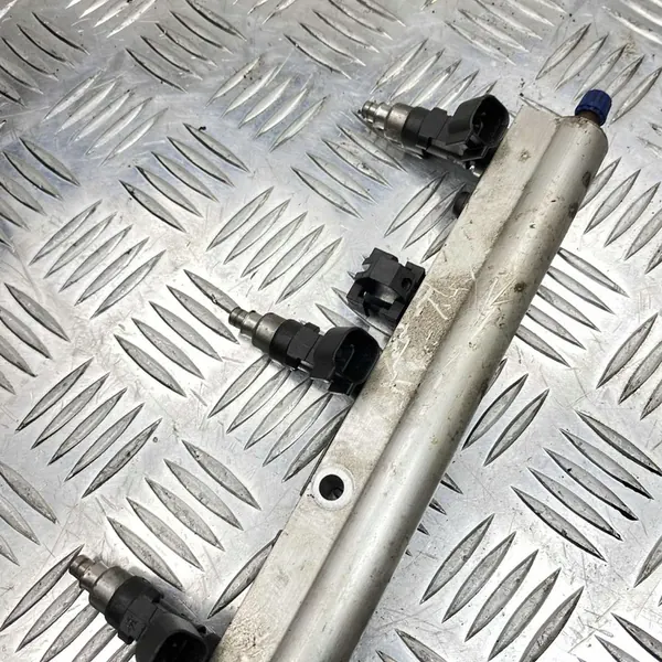 Riel de combustible 2.5T Volvo V70 III XC70 III S80 II C30 V50 S40 II C70 II image 3