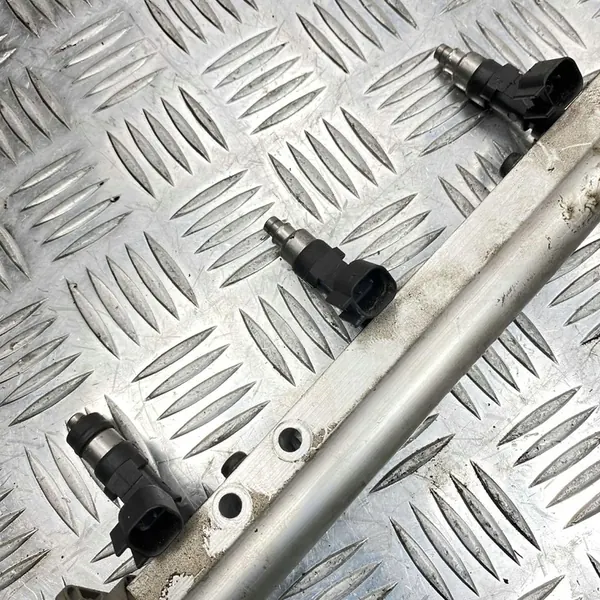 Riel de combustible 2.5T Volvo V70 III XC70 III S80 II C30 V50 S40 II C70 II image 4