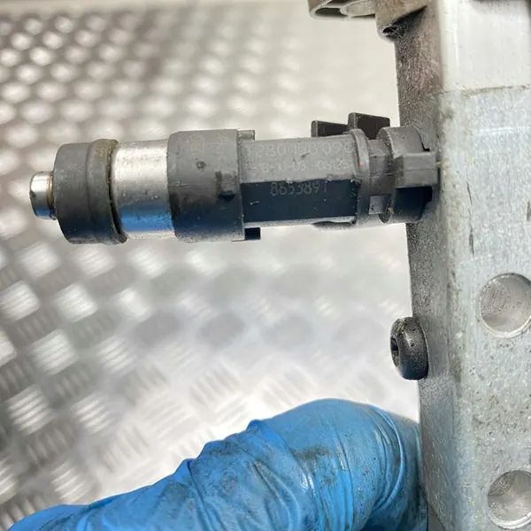 Riel de combustible 2.5T Volvo V70 III XC70 III S80 II C30 V50 S40 II C70 II image 7