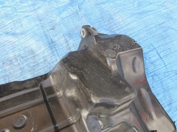 AdBlue-säiliöpumppu Audi Q7 15-18 OEM 4x4OE003109 image 3