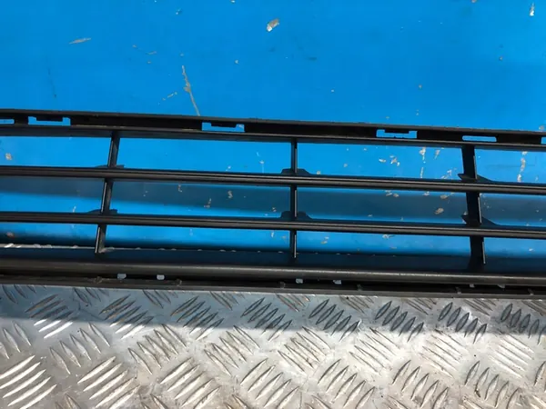 PEUGEOT 301 Rejilla de Parachoques Delantera Nueva OEM image 3