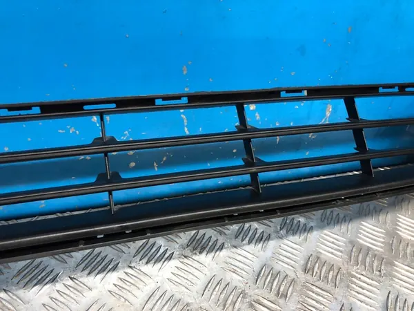 PEUGEOT 301 Rejilla de Parachoques Delantera Nueva OEM image 4